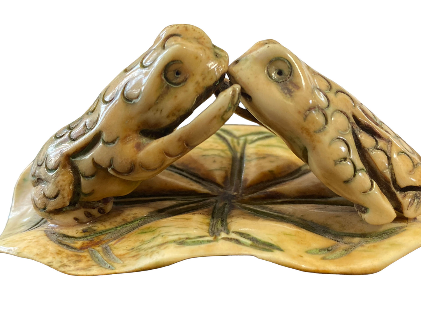 #5634 Asian hand Carve Bone Kissing Frogs 3.25" W