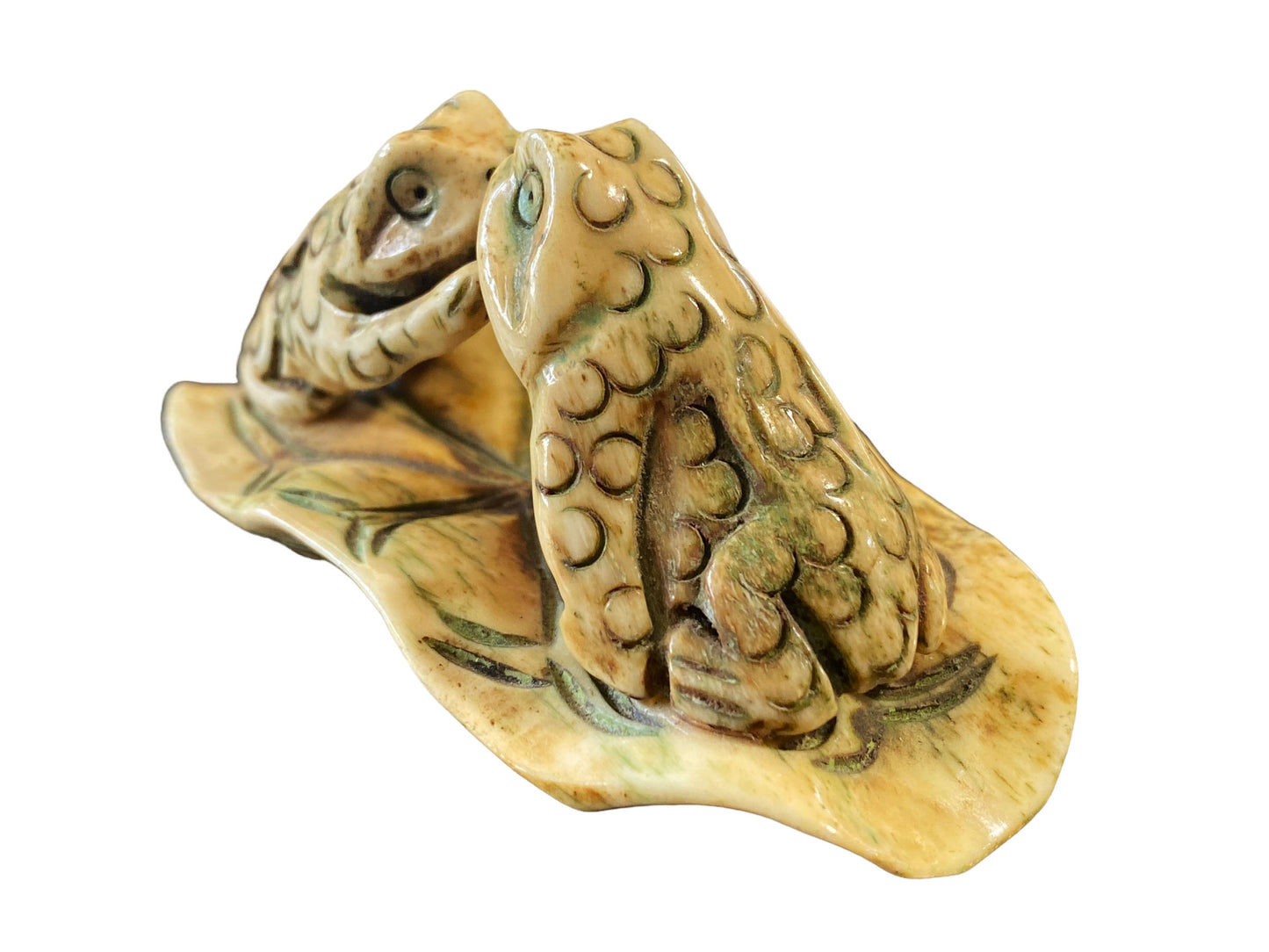 #5634 Asian hand Carve Bone Kissing Frogs 3.25" W