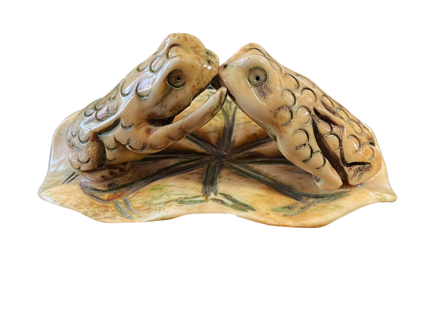 #5634 Asian hand Carve Bone Kissing Frogs 3.25" W
