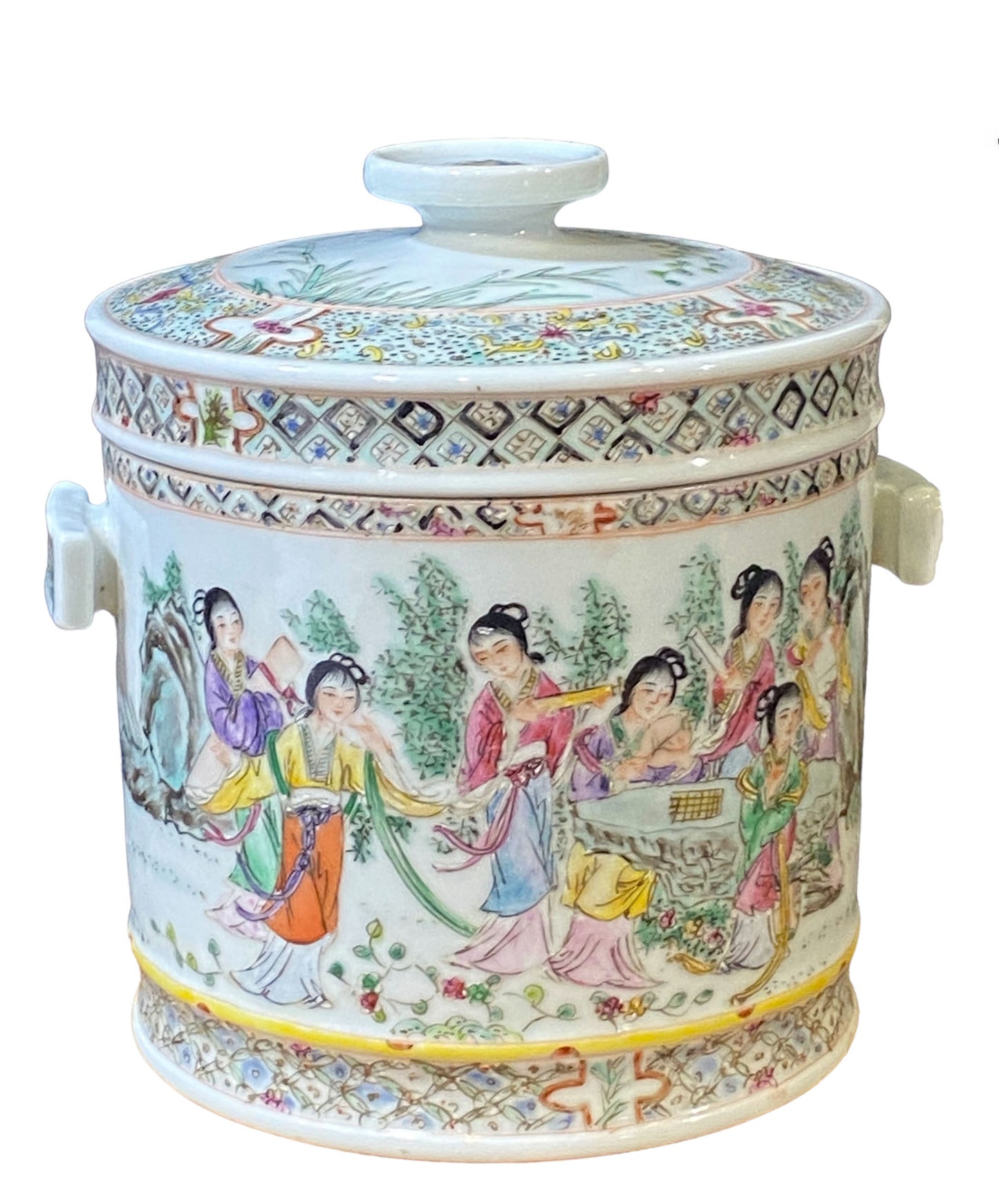 # 7075 Chinoiserie Famille Rose Porcelain Tea Canister