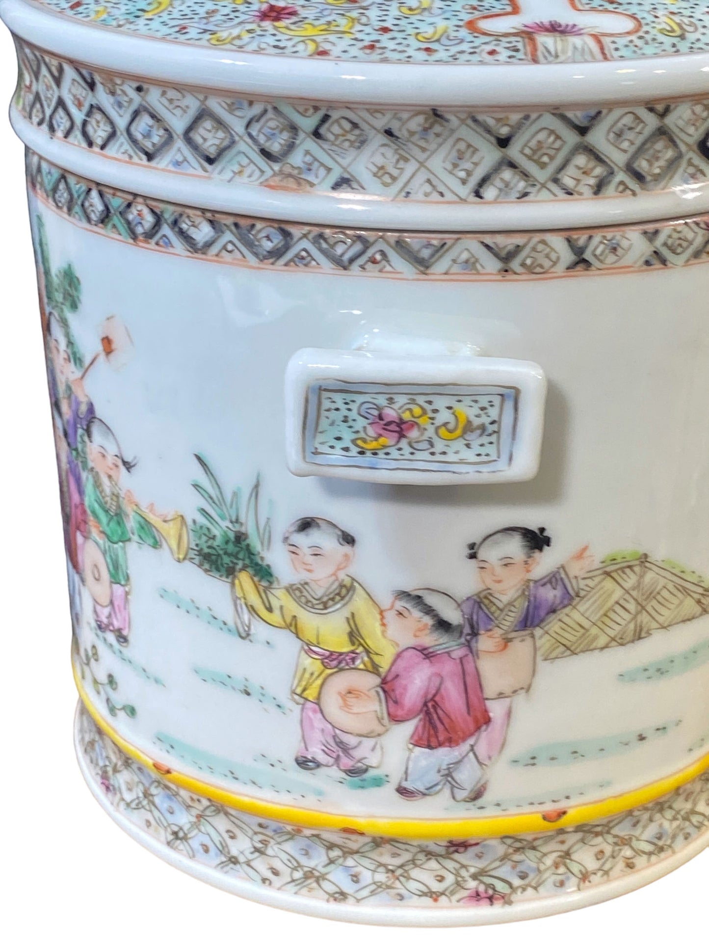 # 3455 Chinoiserie Famille Rose Porcelain Tea Canister 8.5" H