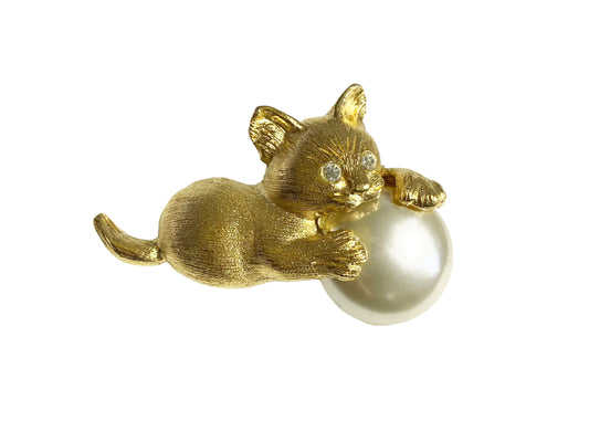 #5892  Richelieu Cat/Kitten Pin /Brooch With Faux Pearl ,Gold Tone circa 1970