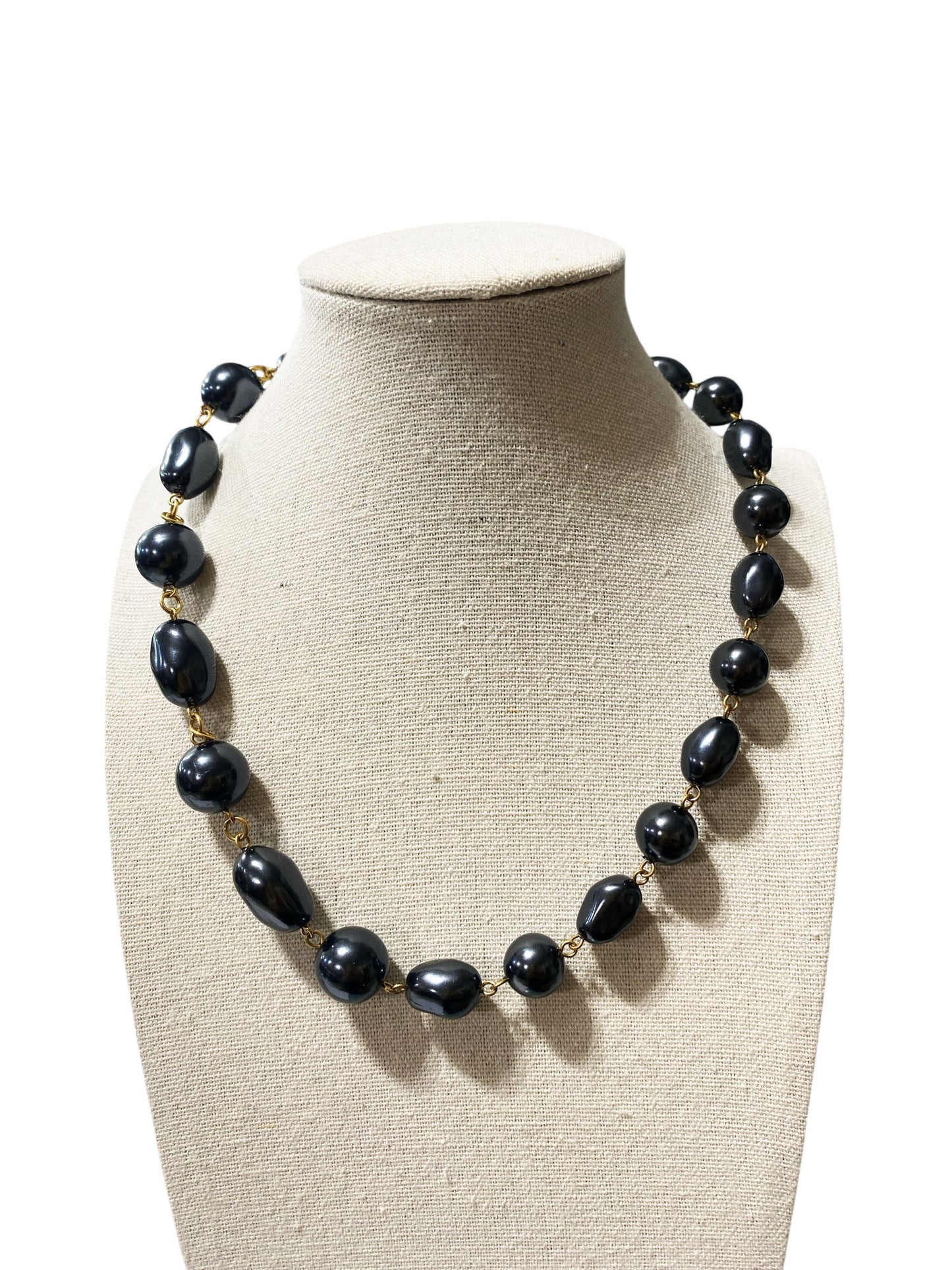 #17 Vintage 90's Faux Tahitian Black Pearl Choker Necklace. Size 18 in