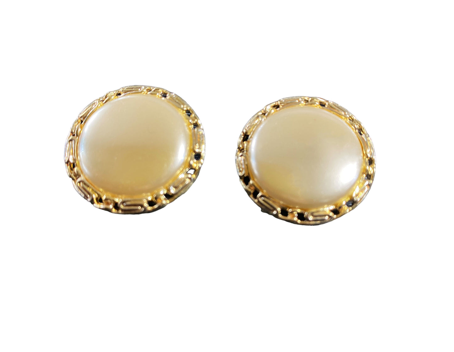 #5891 Vintage Lisner Round large faux pearl, Chain surround, Clips Earrings