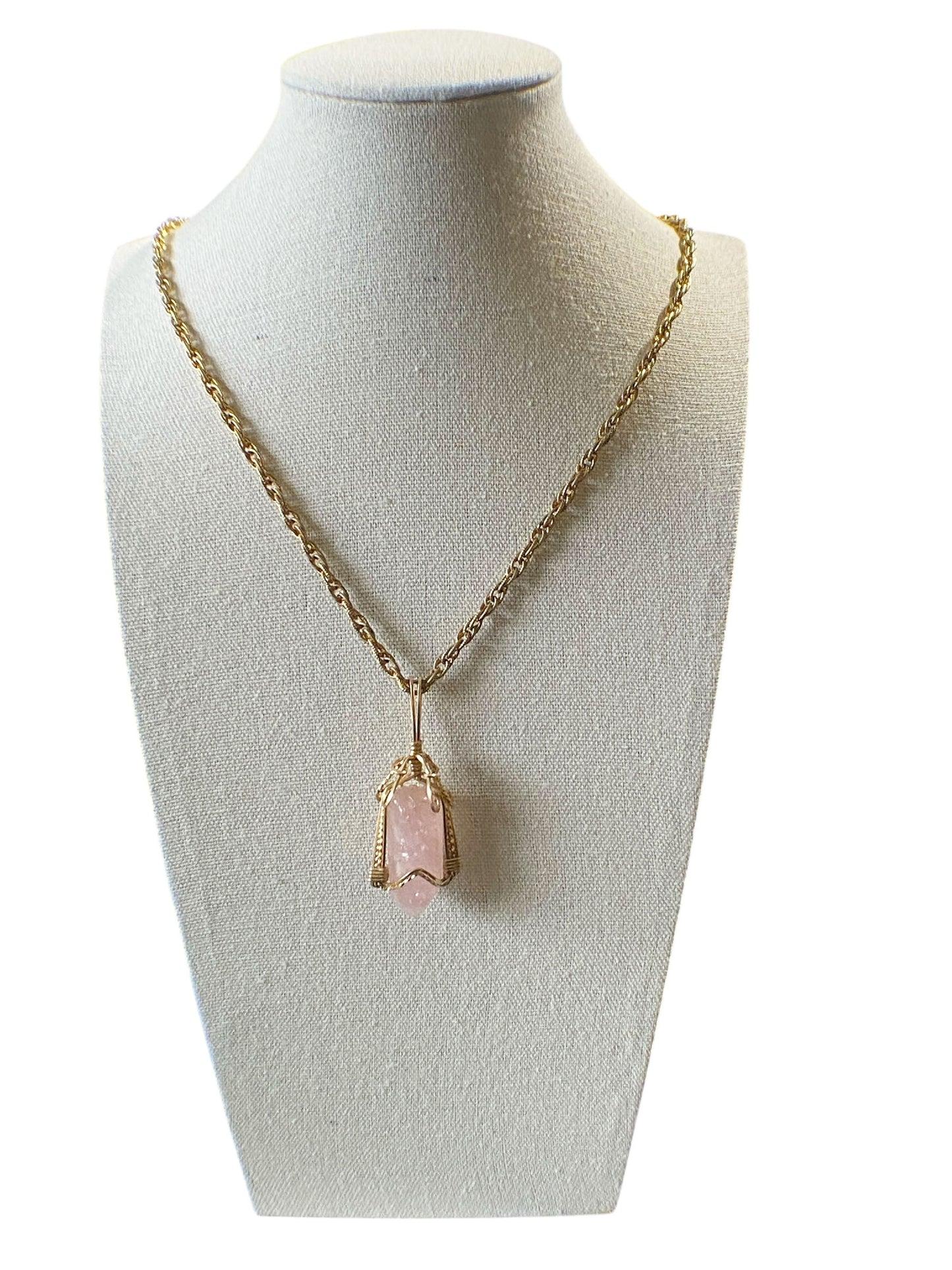 #6427 Vintage Rose Quartz Pendant with Gold tone Chain 14" H