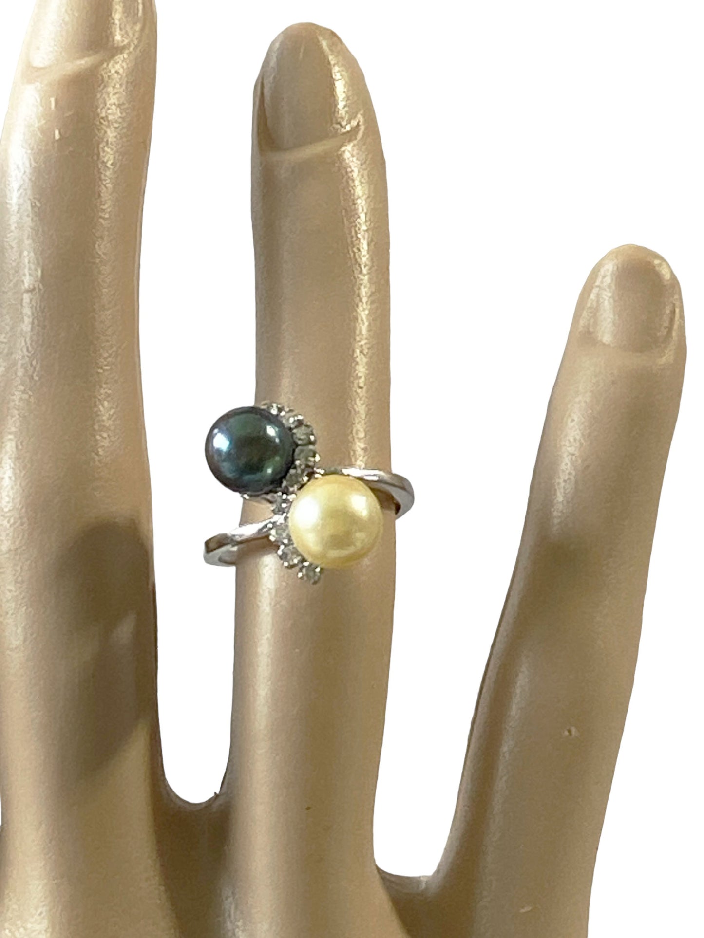 #4879 Retro Platinum Fresh Cultured Black & White Pearls and Diamonds Ring Sz 6.5