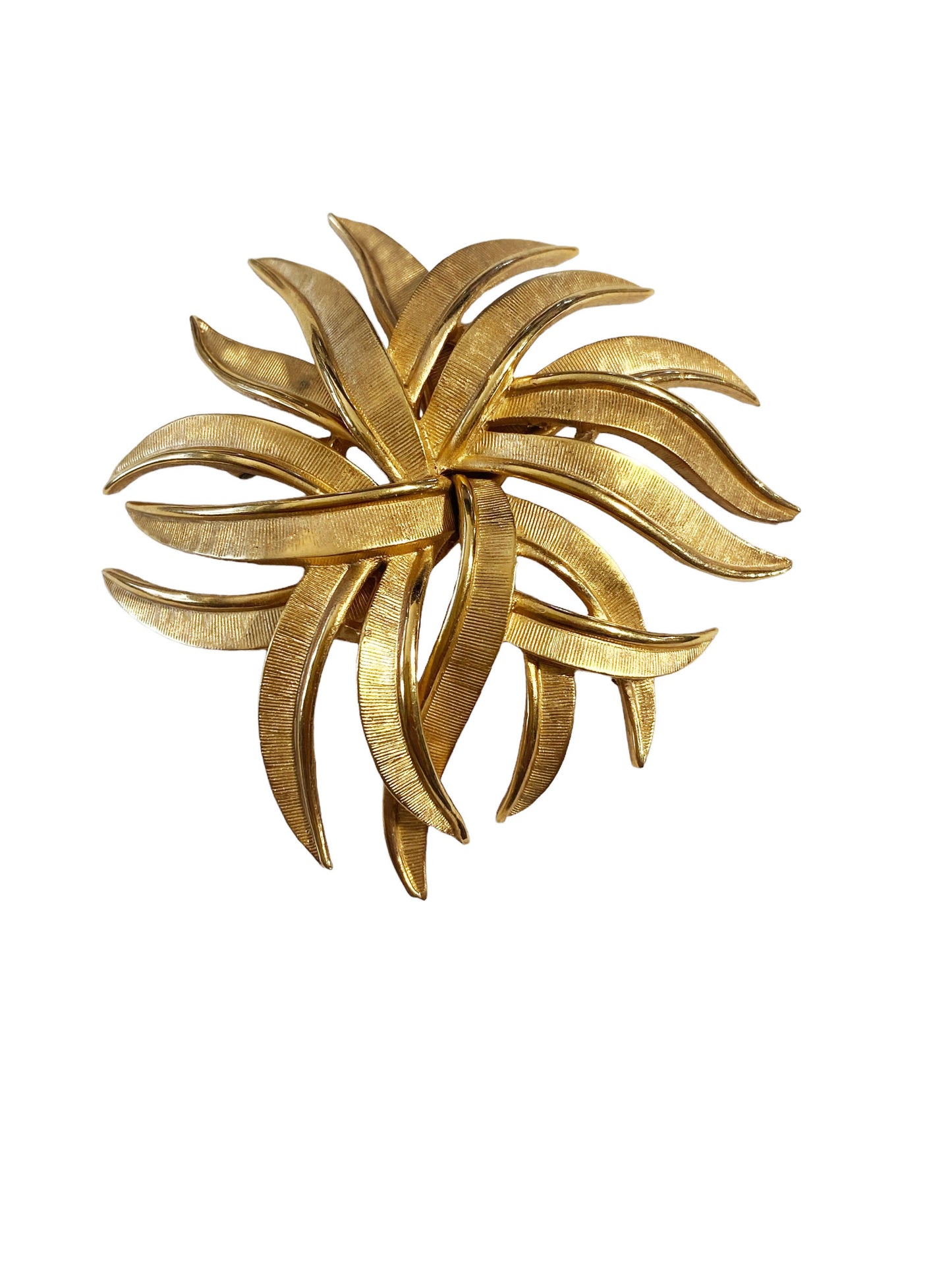 #7147 Vintage Crown Trifari Brooch Pin Gold Tone Leaf Feather Textured