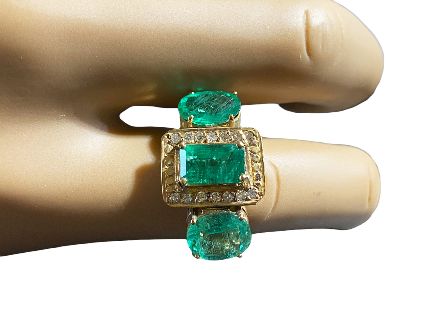 #4873 Retro18 K Gold Emerald and Diamond 3 Stone Ring
