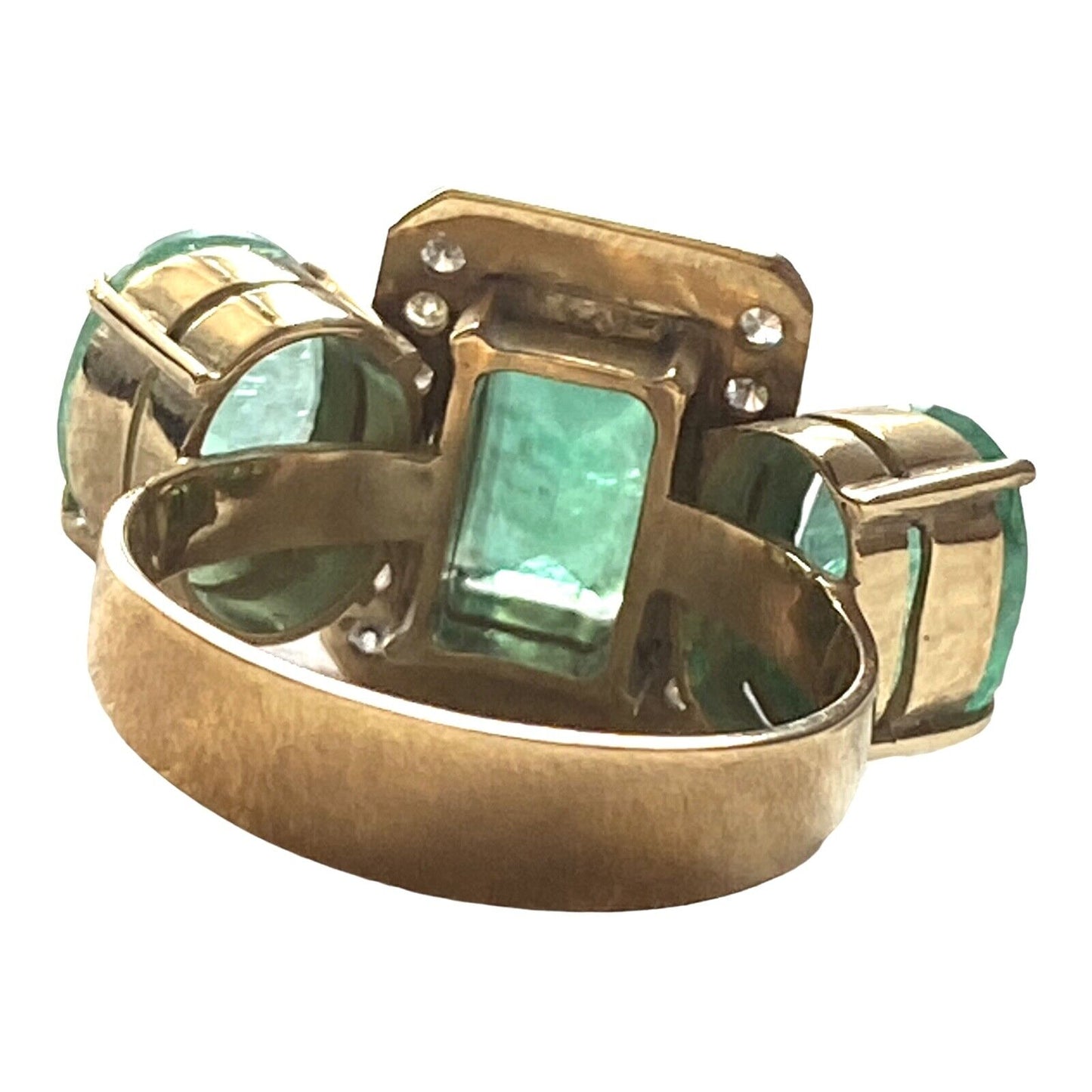 #4873 Retro18 K Gold Emerald and Diamond 3 Stone Ring