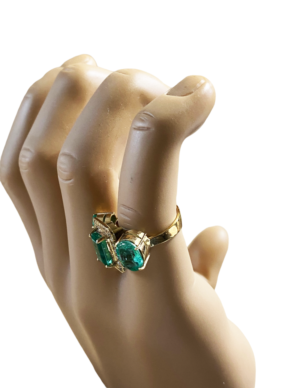 #4873 Retro18 K Gold Emerald and Diamond 3 Stone Ring