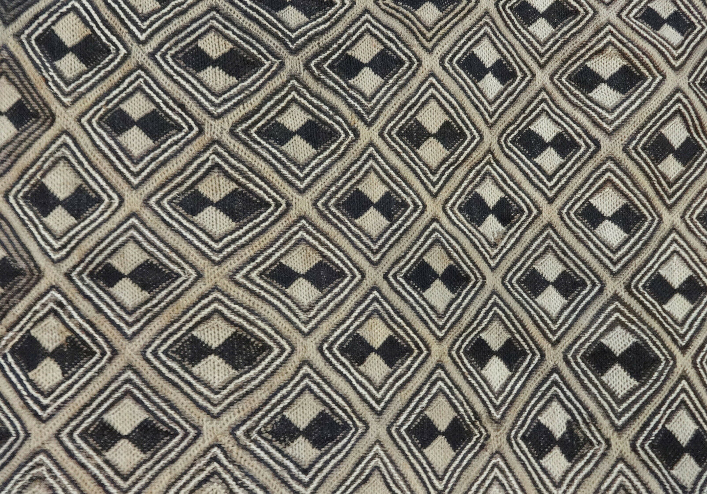 #2093 African VTG Kuba Kasai Velvet Raffia Textile Zaire 27" by 24"