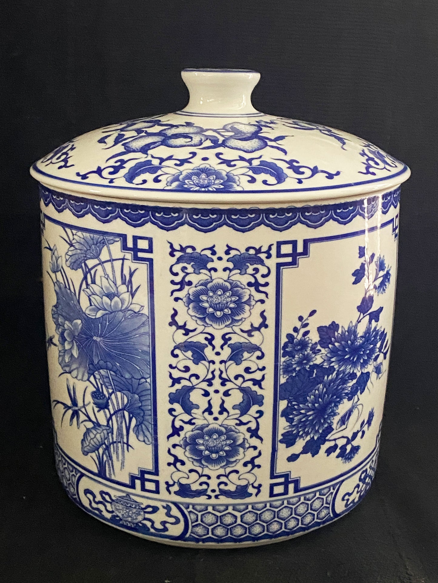 #3137 Chinoiserie Blue & White Porcelain Ginger Jar 11.5" H