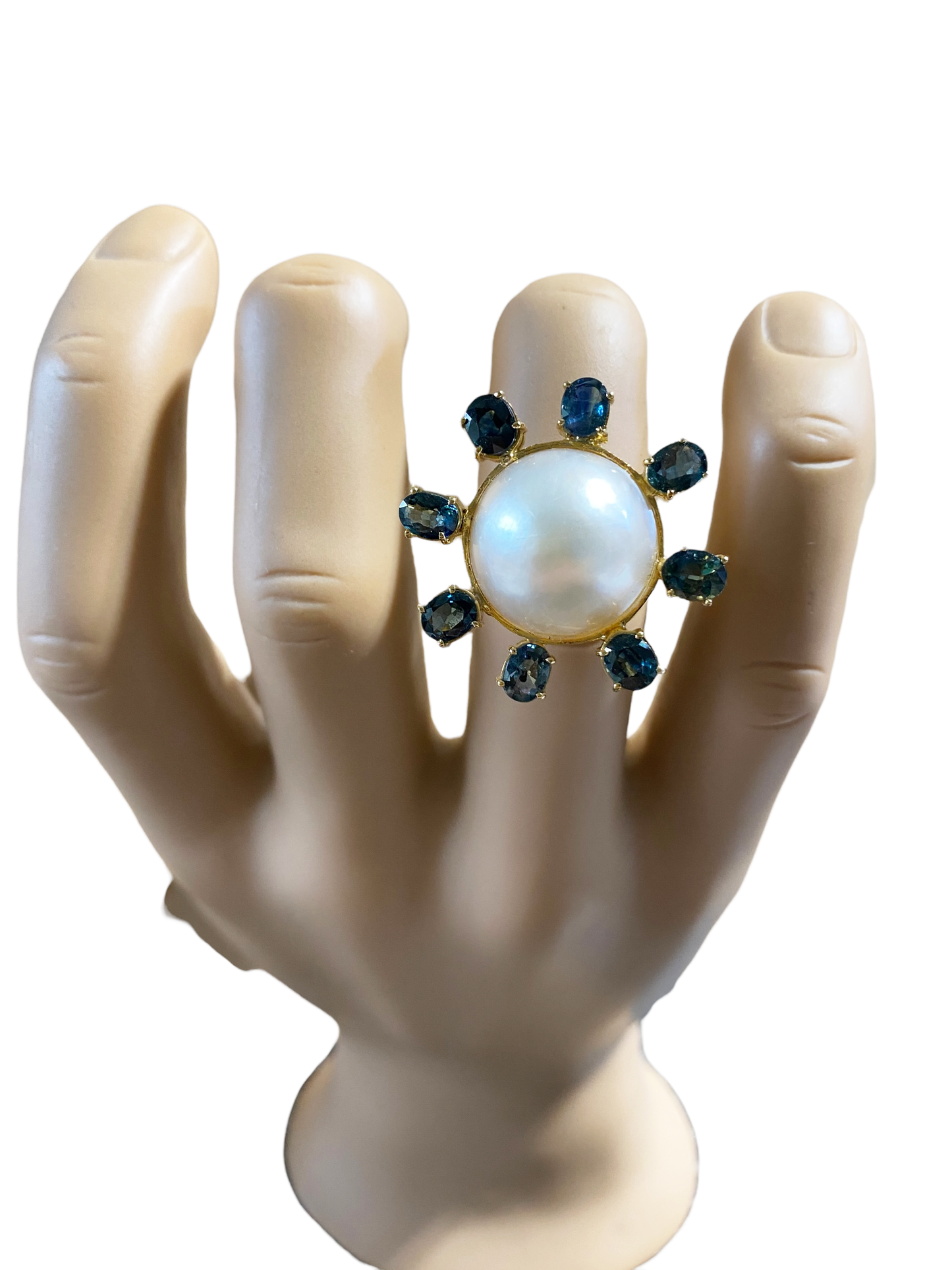 #2013 Stunning 18 KT Yellow Gold Maube Pearl & Sapphire Ring