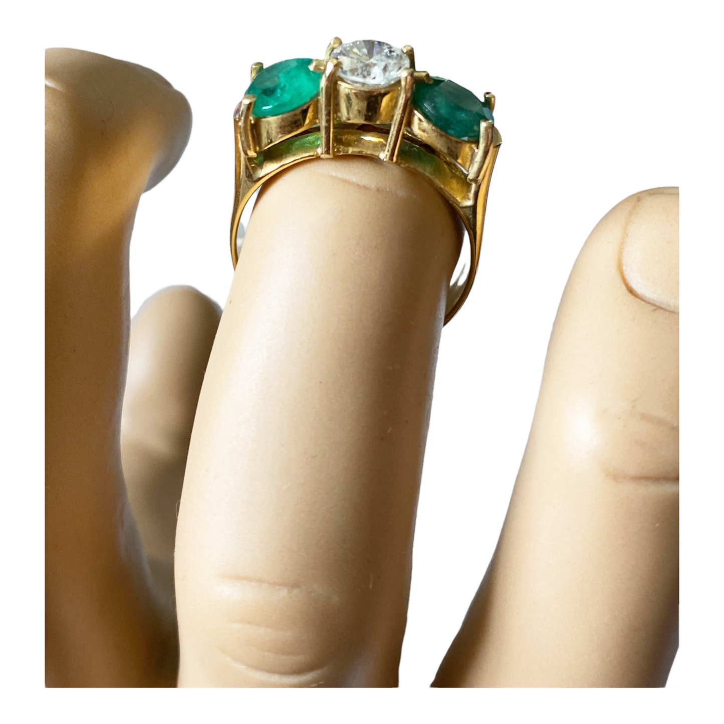 #4866 Superb 18k  Diamond and Emerald three stones Ring Size 8.5