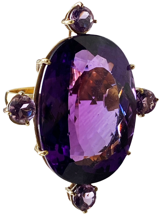 #4864  18Kt Gold Brazilian Fine Oval Amethyst Ring