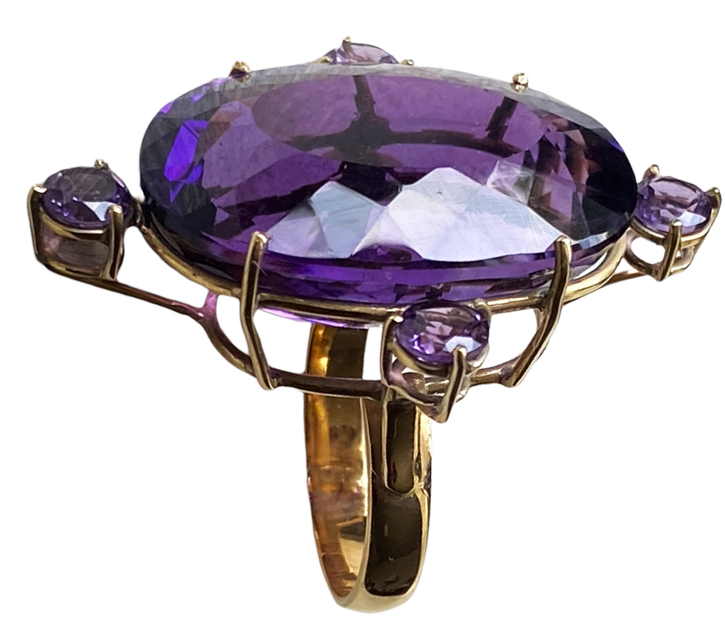 #4864  18Kt Gold Brazilian Fine Oval Amethyst Ring