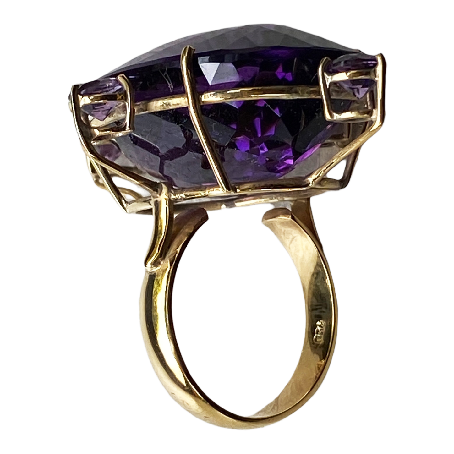 #4864  18Kt Gold Brazilian Fine Oval Amethyst Ring