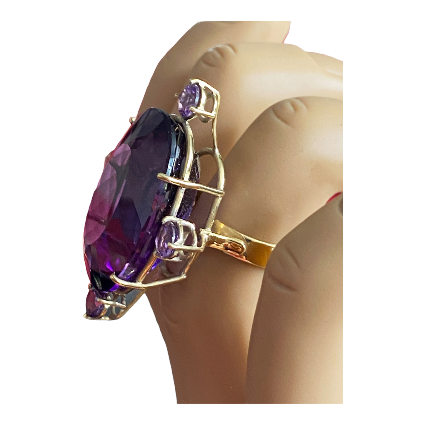 #4864  18Kt Gold Brazilian Fine Oval Amethyst Ring