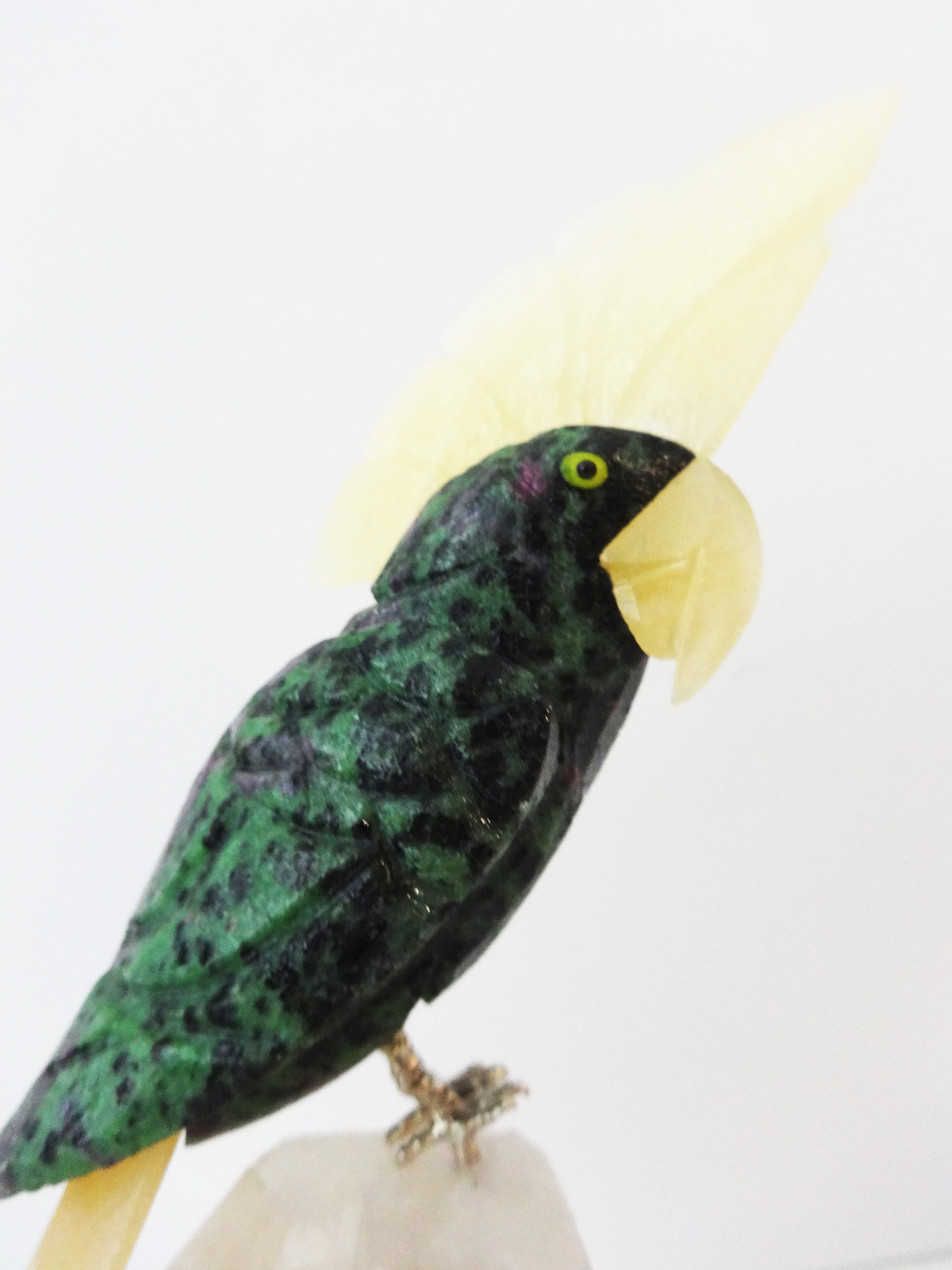 #4165Vintage Realistic Brazilian Aventurine Parrot W/Druze Quartz Base