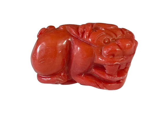 #683  Vintage Red Coral Carved Foo Dogs   Statue Amulet Pendant 1.5" W