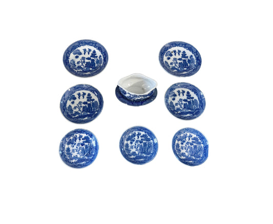 #696 Vintage Blue  and White Willow Pattern  Decorative  set of 8 Plates Made in Japan