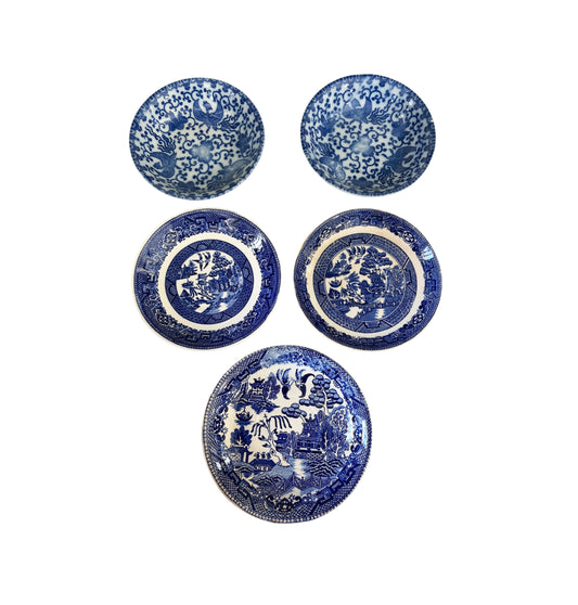 #700 Vintage Blue  and White porcelain  Willow Pattern  Decorative  set of 5 Plates Made in Japan
