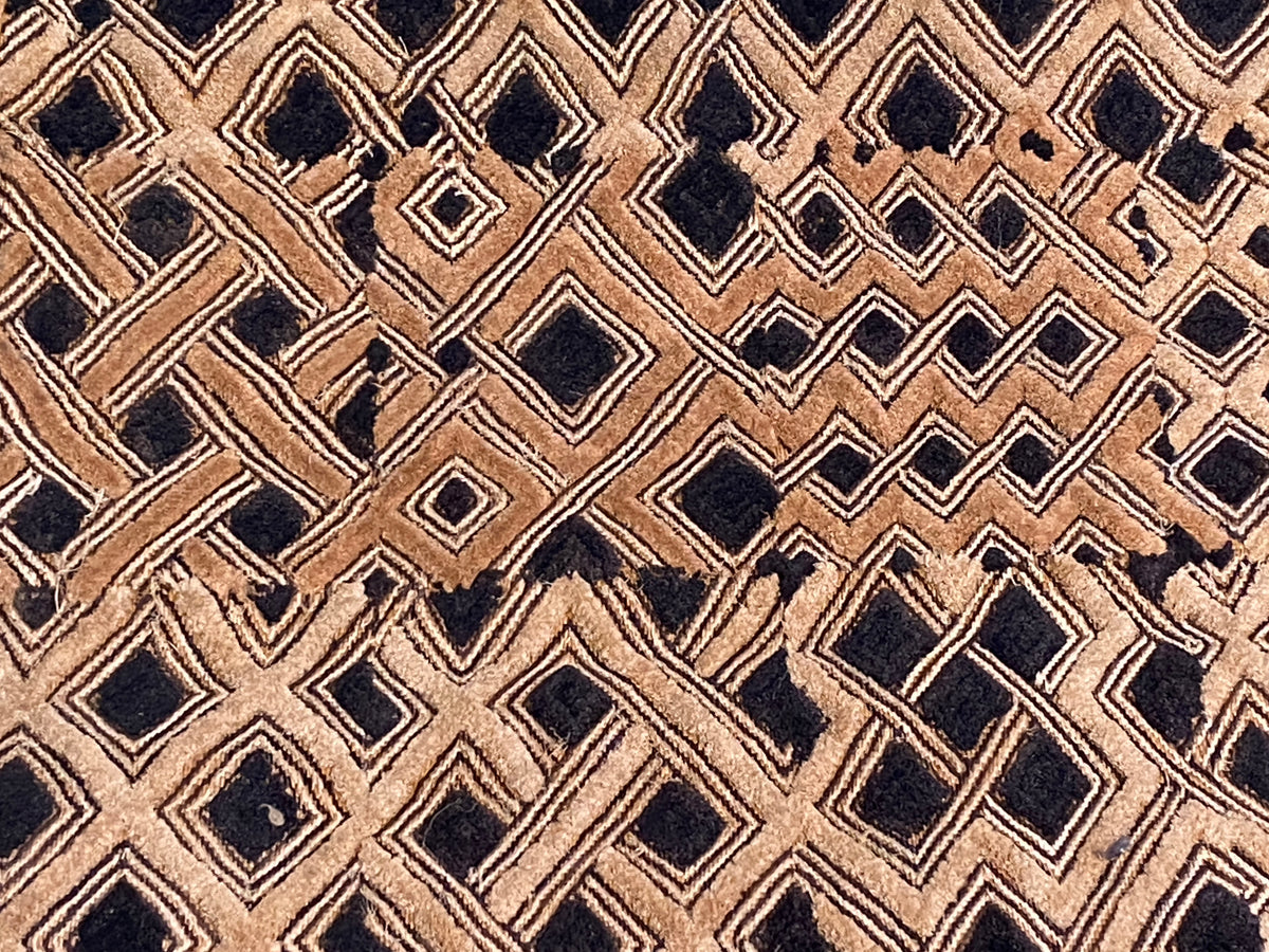 #2094 LG Kuba Kasai Velvet Boutallah Raffia Textile , Zaire Africa 26.5" by 24"