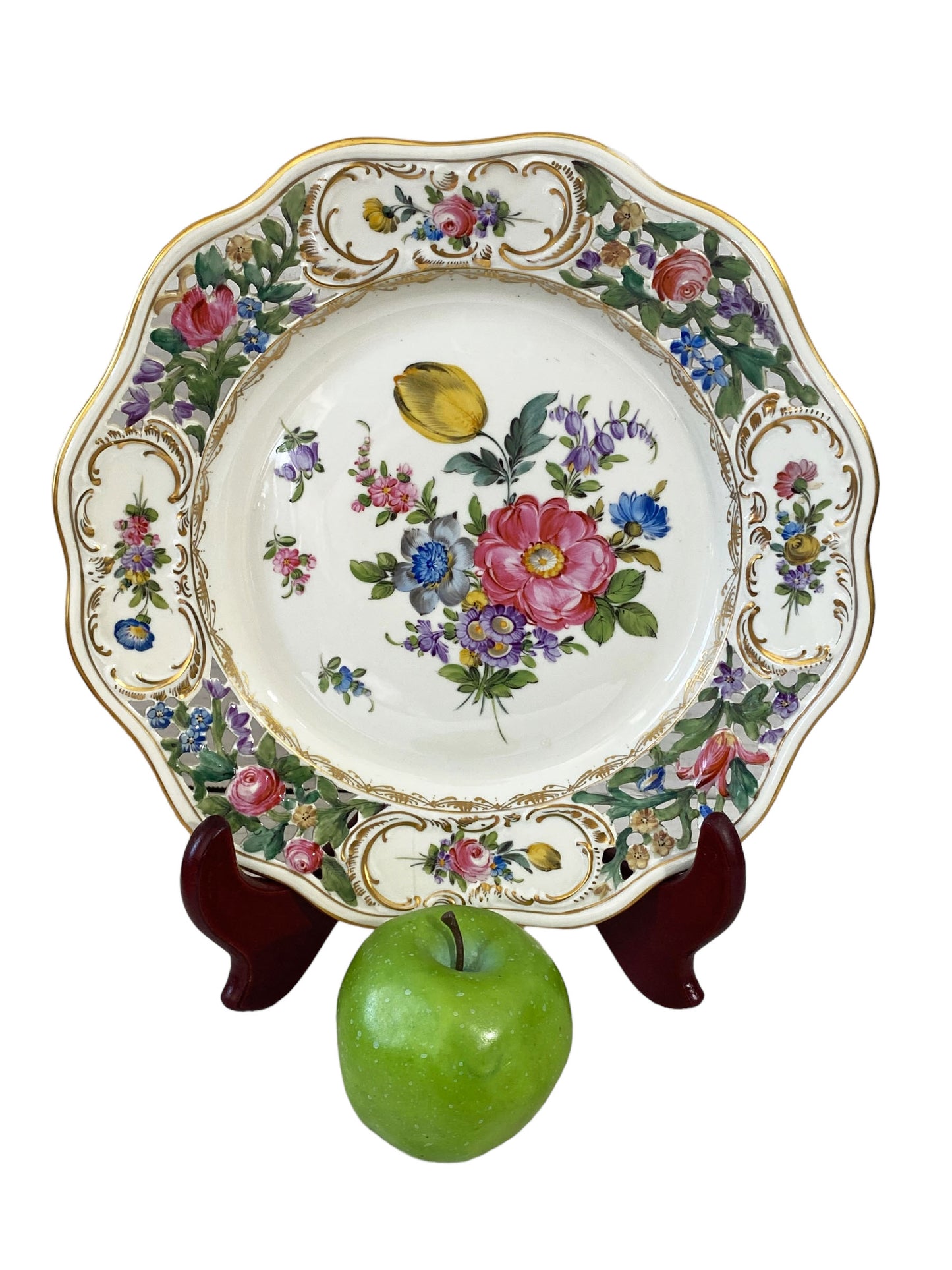 #7916 Reticulated Pierced Porcelain Flowers Cabinet Plate Dresden 11" D