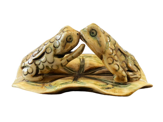 #5634 Asian hand Carve Bone Kissing Frogs 3.25" W
