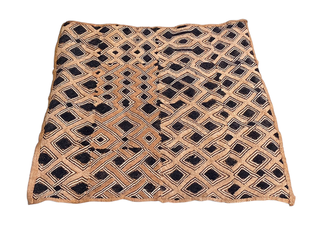 #2094 LG Kuba Kasai Velvet Boutallah Raffia Textile , Zaire Africa 26.5" by 24"