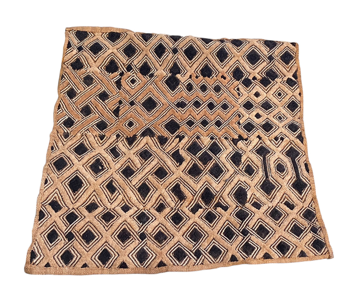 #2094 LG Kuba Kasai Velvet Boutallah Raffia Textile , Zaire Africa 26.5" by 24"