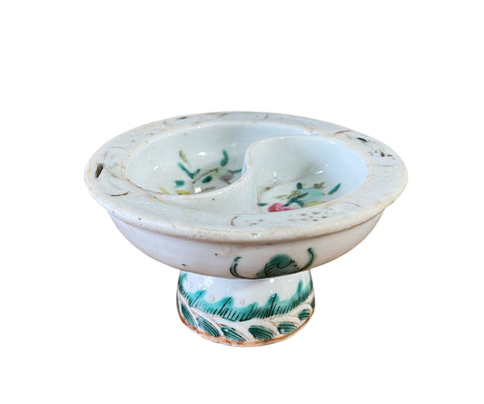 #6644 Antique Chinese Porcelain Famille Rose Lobed Footed Bowl 19th Century