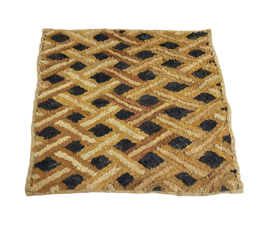 #2038 Superb African Kuba Kasai Velvet Raffia Textile Zaire 23 "by 22.5"