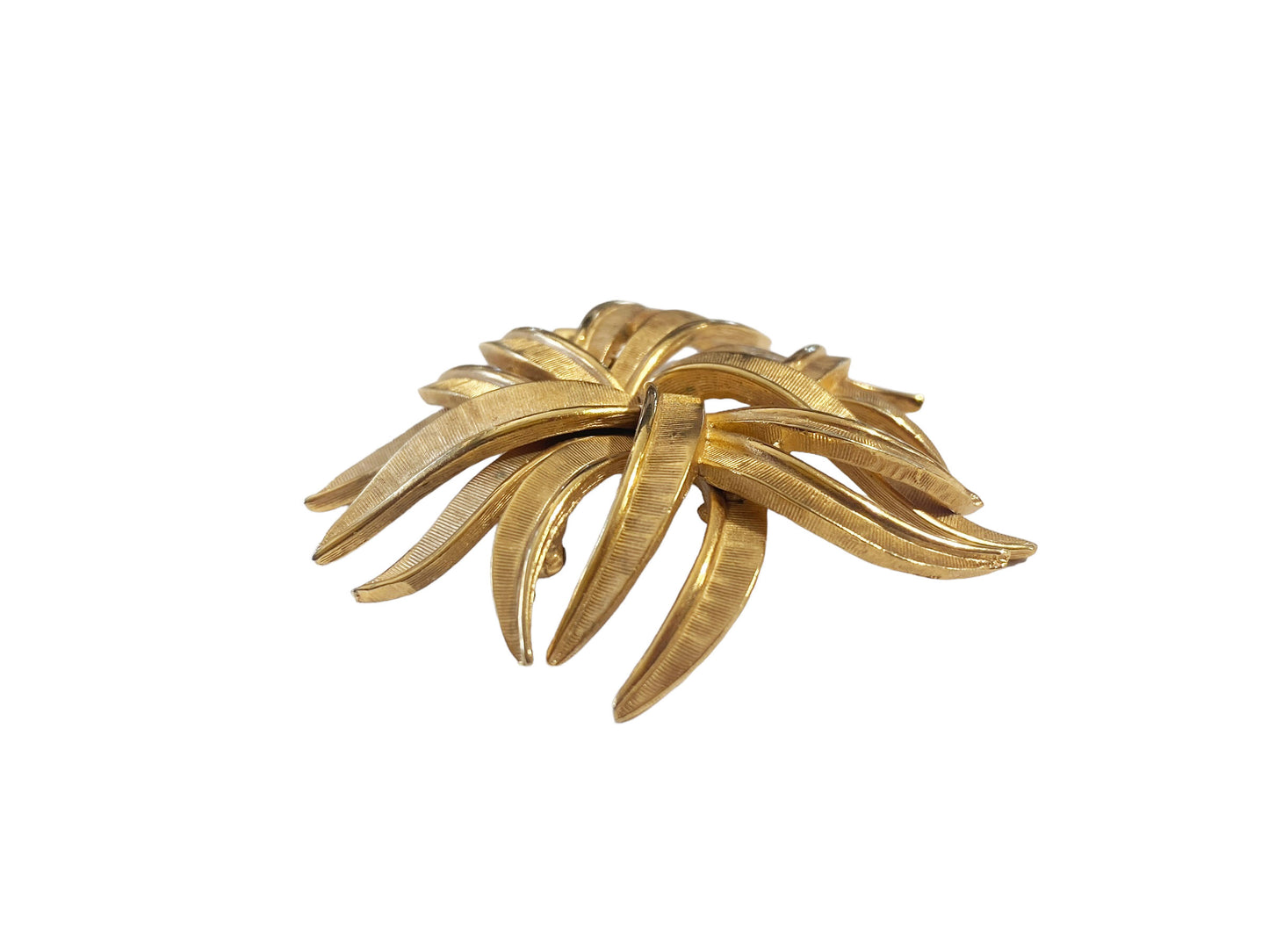 #7147 Vintage Crown Trifari Brooch Pin Gold Tone  Leaf Feather Textured