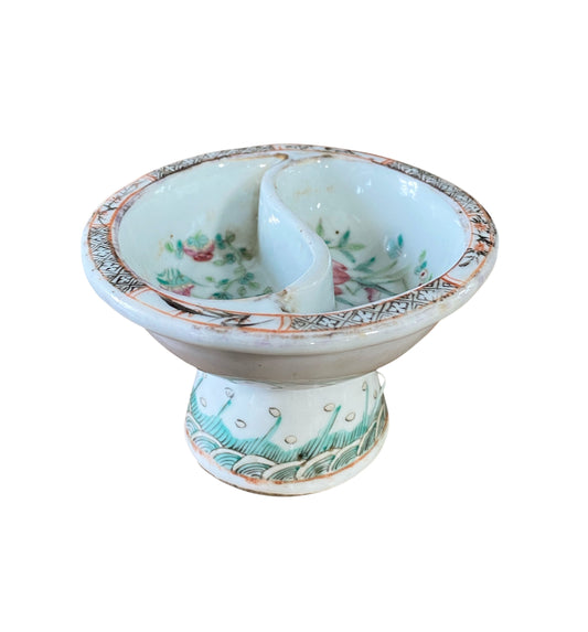 #6841 Antique Chinese Porcelain Famille Rose Lobed Footed Bowl 19th Century