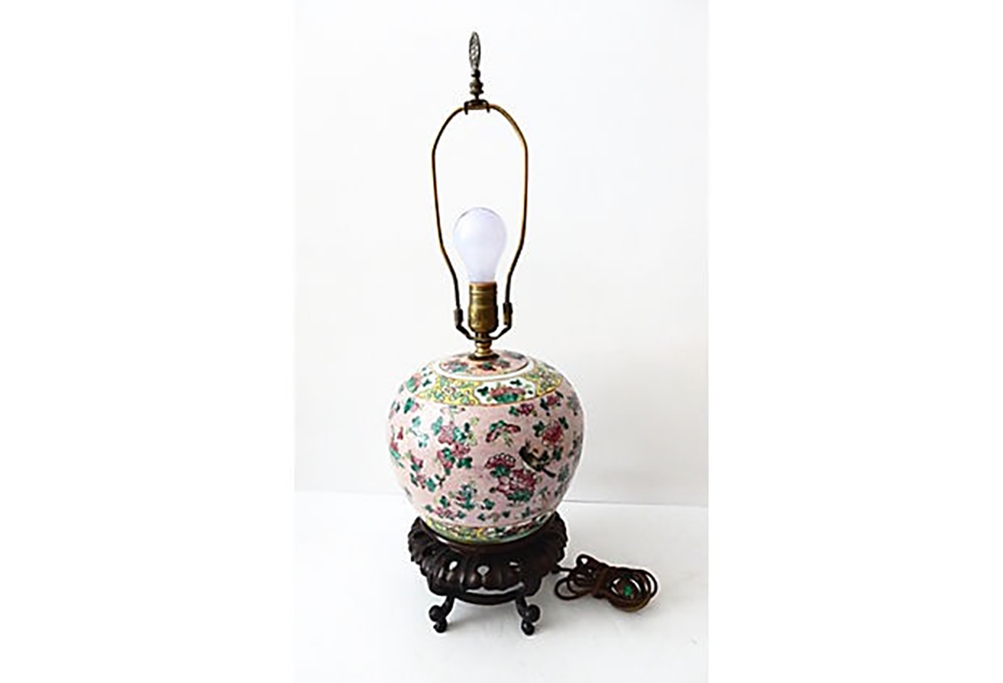 Chinoiserie 19th Famille Rose Porcelain Lamp