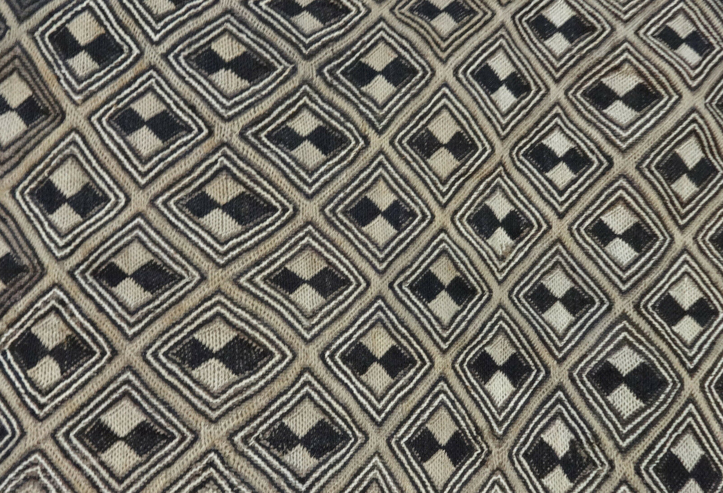 #2093 African VTG Kuba Kasai Velvet Raffia Textile Zaire 27" by 24"