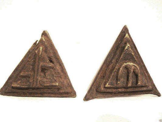#2032 Superb African Akan Asante  two triangular gold-weight / Gold Coast (Ghana)