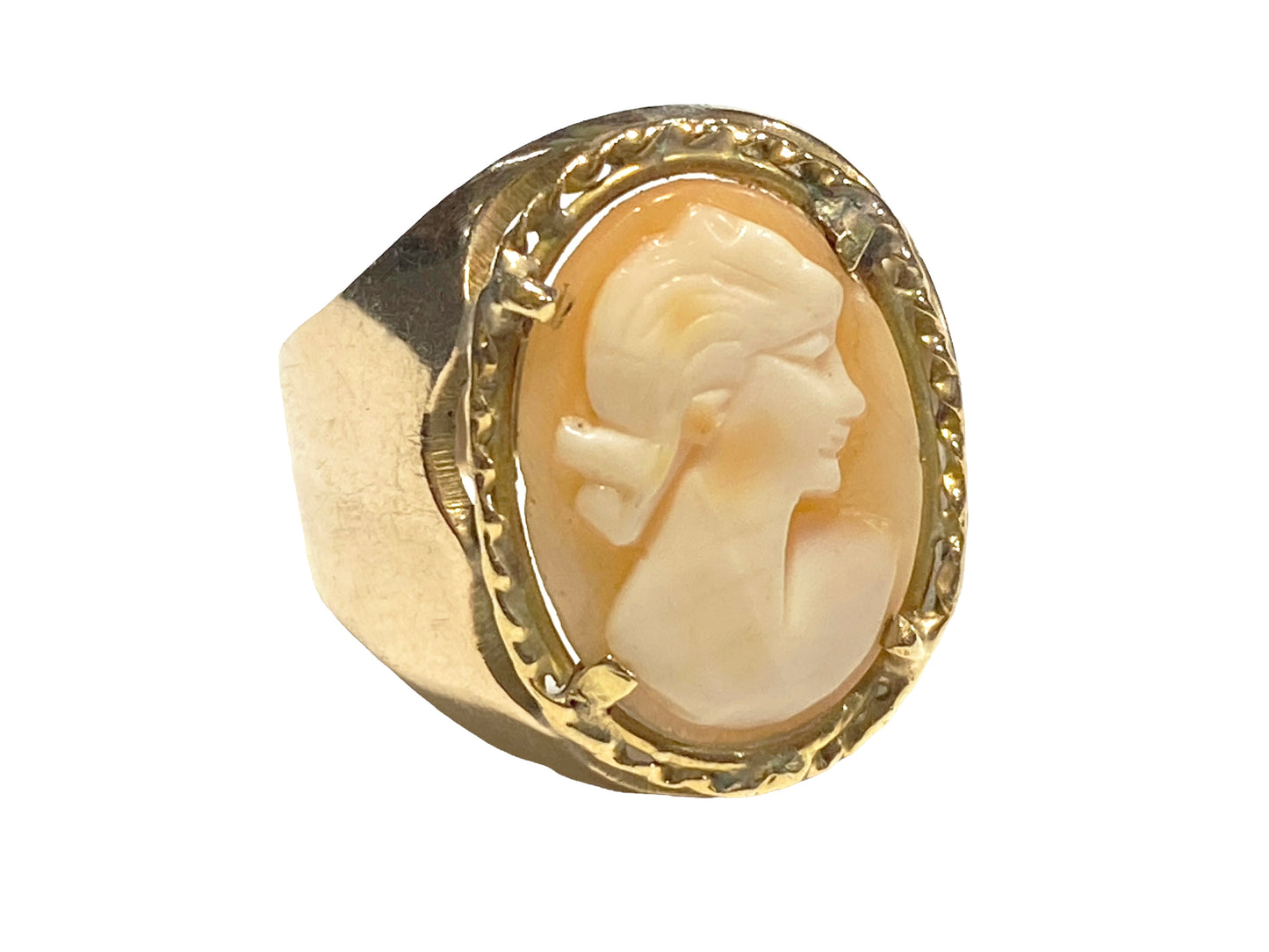 #4194 18K Gold Cameo Shell Ring Of a Young Lady size 4